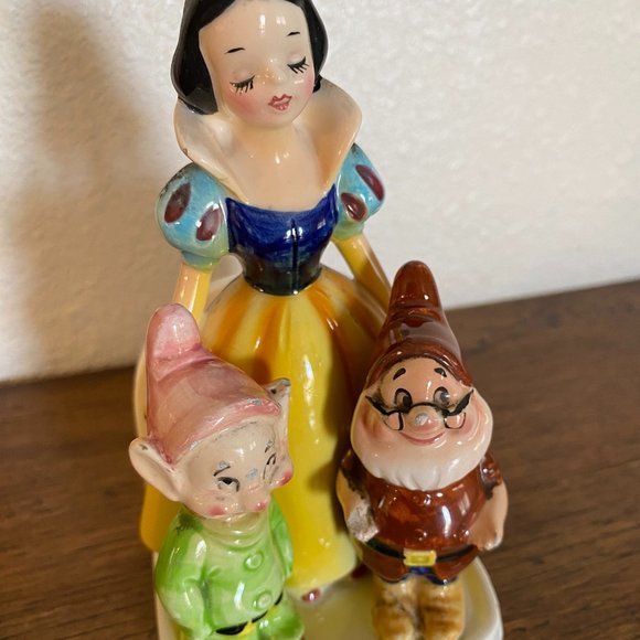 Vintage Snow White Napkin Holder With Doc and Happy Salt& Pepper Shakers - Picture 2 of 16